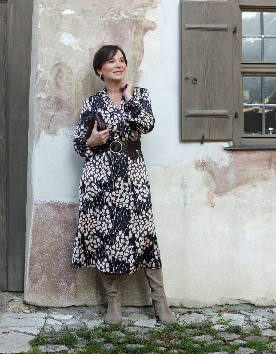 LadyofStyle Lieblingslook Herbstlook Winterlook Businesslook Hemdblusenkleid Midikleid Stiefel Eleganz 50plus