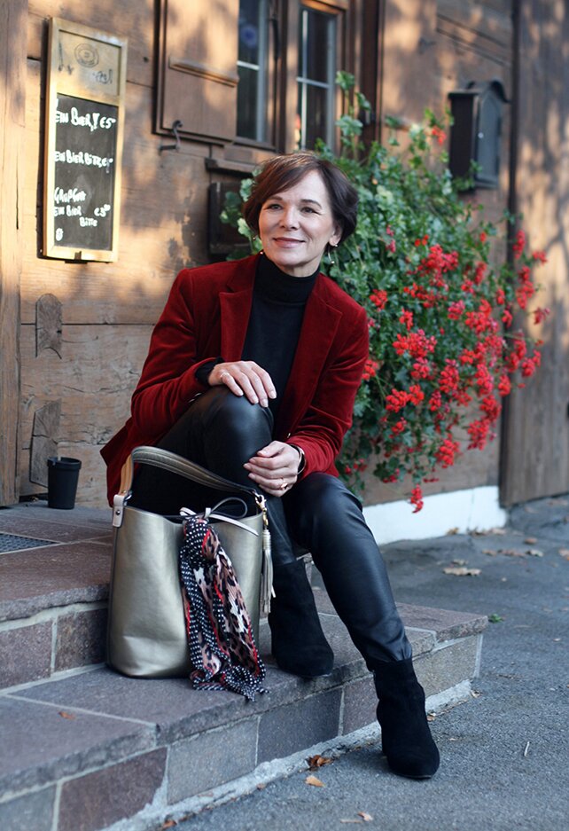 LadyofStyle Lieblingslook Herbstlook Winterlook Samtblazer Lederleggings 50plus